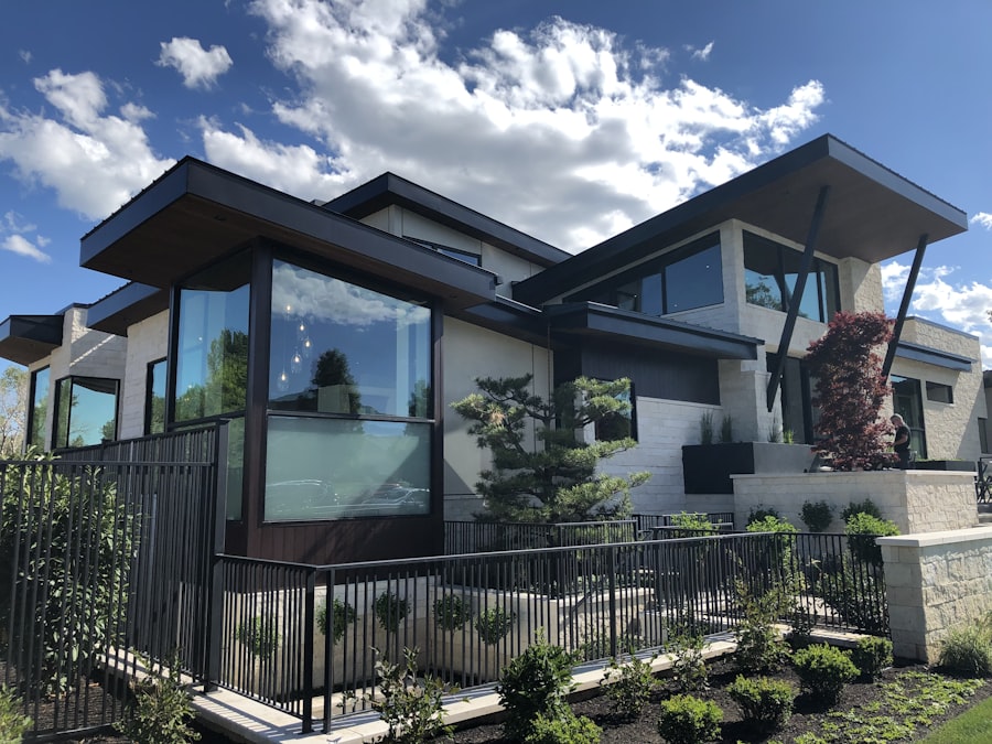 Vinyl Lap with Shake Gable Accents